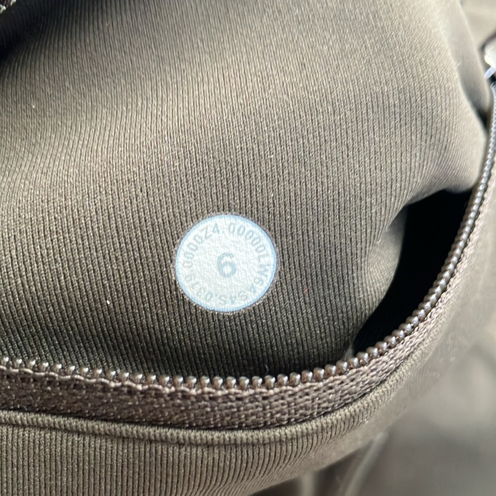 Lululemon Athletica - Picture 6 of 11